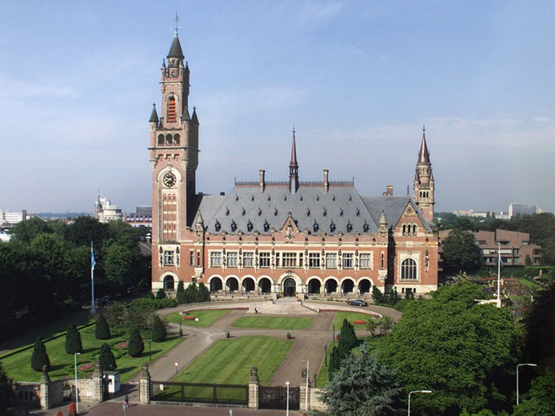 Convocatoria para que licenciados de Derecho UC postulen a pasantía en la Corte Internacional de Justicia de La Haya