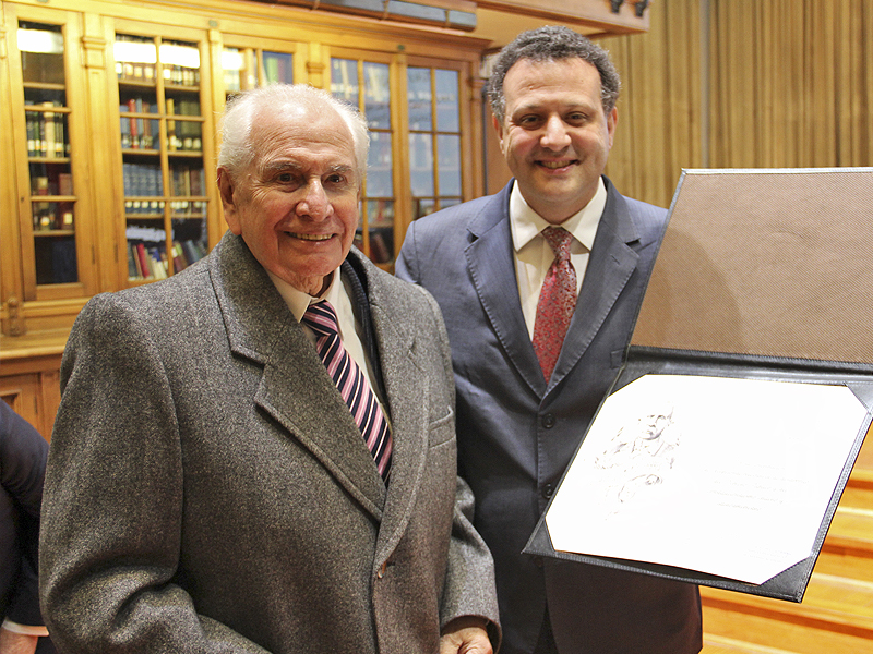 Profesor José Luis Cea recibió la primera versión del premio Extraordinario José Clemente Fabres