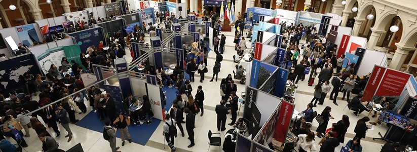 XIII Feria del Trabajo Derecho UC tuvo masiva asistencia de abogados, estudiantes y egresados de distintas universidades
