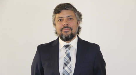 Profesor Roberto Ríos participó como expositor en II Congreso Nacional de Seguros en España