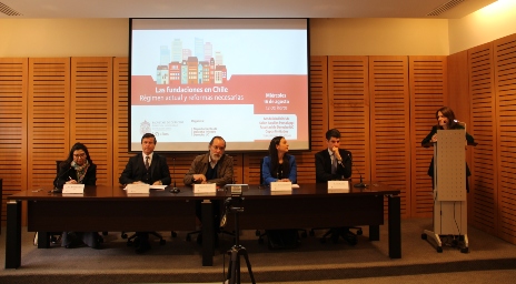 Expertos debatieron sobre los desafíos regulatorios de las fundaciones en Chile