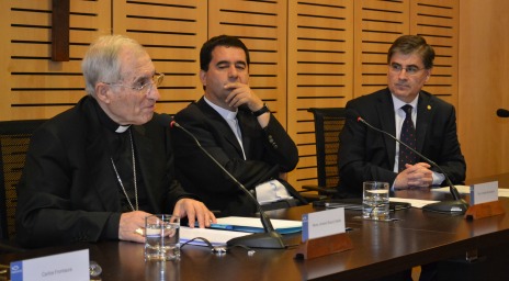 Arzobispo Emérito de Madrid, Antonio María Rouco, impresionó con charla sobre Derecho Canónico en la UC