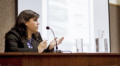 Alumna de Doctorado expuso en el VII Encuentro de Profesores Jóvenes de Derecho Constitucional
