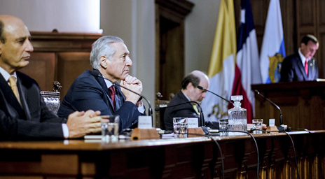 Canciller analizó en la UC los desafíos de Chile en el contexto internacional