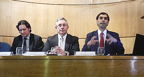 Profesor Sebastián Soto participó en seminario que analizó el proceso legislativo en Chile
