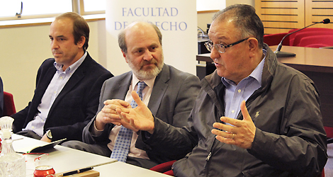 Francisco Huenchumilla conversó en Derecho UC sobre los desafíos del conflicto indígena