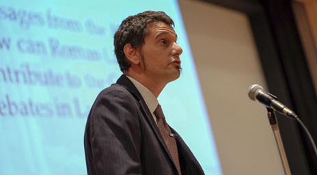 Profesor Carlos Amunátegui impartió charla en la Universidad de Fukuoka, Japón