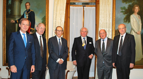 Profesor José Luis Cea recibió medalla como Académico de Honor en España