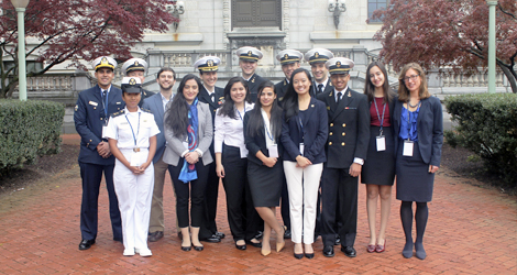 Alumna de Doctorado expuso en conferencia de la Academia Naval en Estados Unidos
