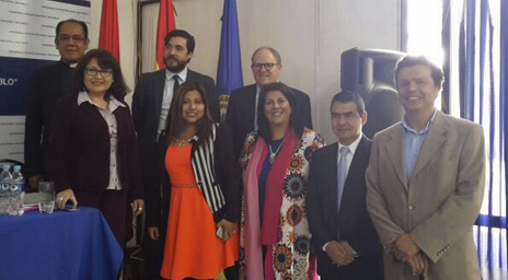 Profesora Ana María Celis participó en Foro de Interés Ciudadano realizado en Bolivia