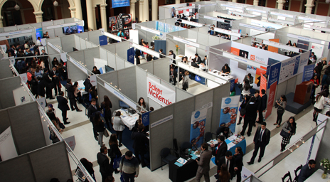 Más de 1.500 visitantes recibió la VI Feria del Trabajo Derecho UC