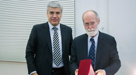 Profesor Eduardo Soto Kloss fue reconocido por su aporte al Derecho Público