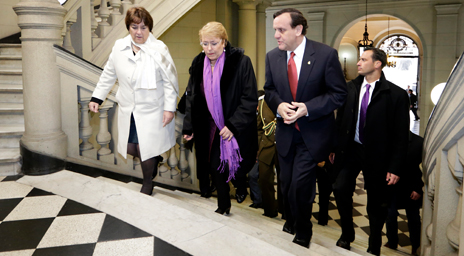 Presidenta Bachelet participó en la inauguración de la Escuela de Gobierno UC