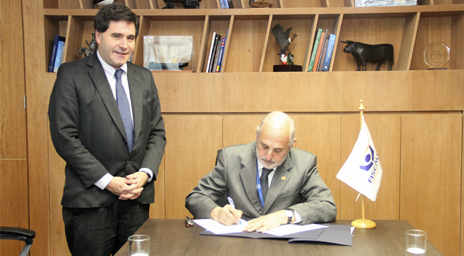 Derecho UC firmó acuerdo de cooperación con Fiscalía Nacional