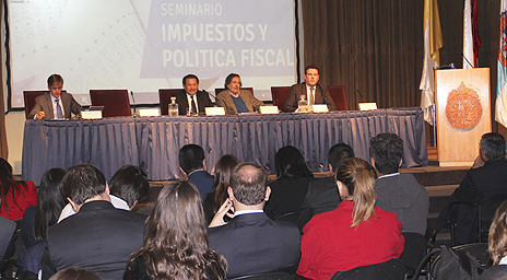 Representantes de candidaturas presidenciales participaron en seminario Impuestos y Política Fiscal