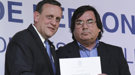 Funcionario Roberto Gutiérrez fue reconocido por su destacado desempeño