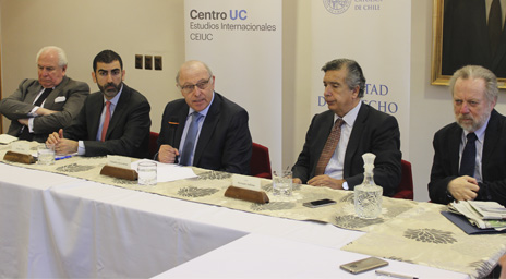 Claudio Grossman expuso sobre demanda boliviana en Derecho UC