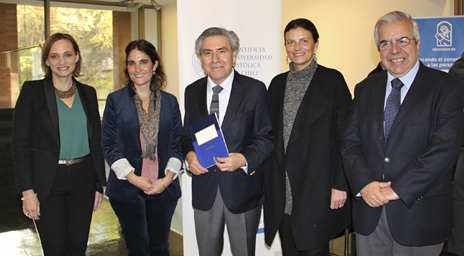 Profesor Hugo Cifuentes lanzó libro sobre sistema de seguridad social en Chile