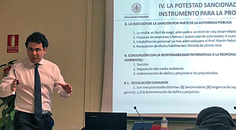 Profesor Jorge Femenías dictó clases en la Universidad de Valladolid