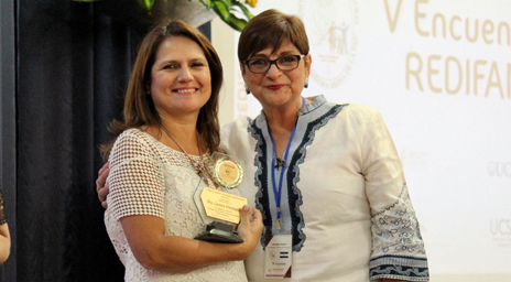 Profesora Carmen Domínguez H. expuso en el V Congreso REDIFAM en Honduras