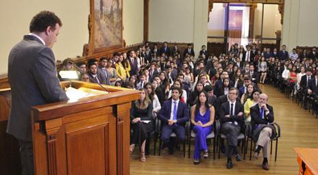 Con una ceremonia de bienvenida y visitas a ocho instituciones ligadas al Derecho se recibió a la generación novata Derecho UC