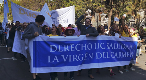 Derecho UC participó  con devoción en la Procesión de la Virgen del Carmen