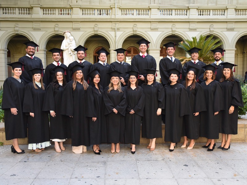 21 nuevos alumnos se graduaron del Magíster en Derecho de la Empresa, LLM Internacional
