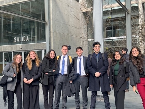 4 alumnos clínica penal 2025.jpg