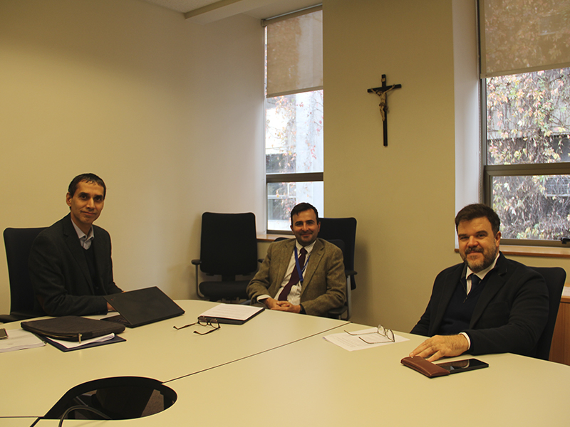 Derecho UC firma alianza con la Pontificia Universidad Católica de São Paulo para proyecto de investigación doctoral: Democracia inacabada en América Latina