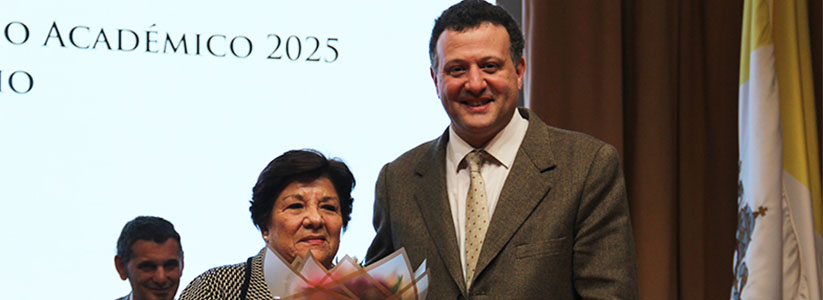 Premio Celia Pérez Matus 2025: reconocimiento de Derecho UC se entregó a exalumna y profesora María Cecilia Sánchez