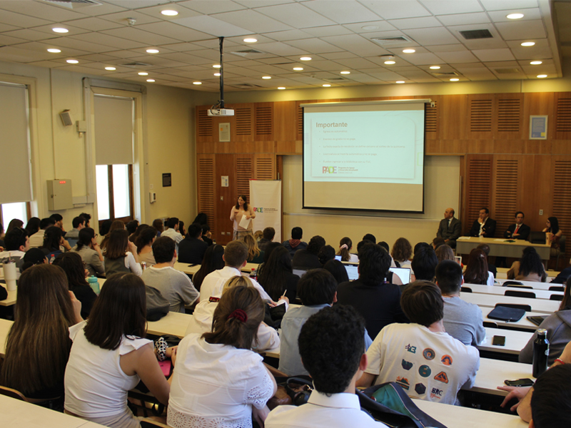 Programa de Apoyo y Desarrollo Estudiantil (PADE) ofreció charla sobre examen de grado a alumnos de quinto año