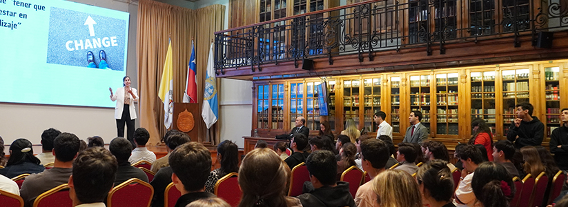 Programa de Apoyo y Desarrollo Estudiantil (PADE) realizó charla de inicio de los cursos 2026 de la Clínica Jurídica