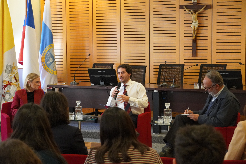 Conversatorio abordó el legado del Papa Francisco al cumplirse un año de su muerte