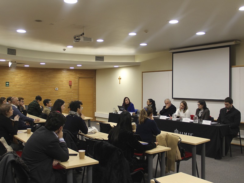Conversatorio del LLM UC abordó la importancia de la vacunación y las bases legales que la sustentan