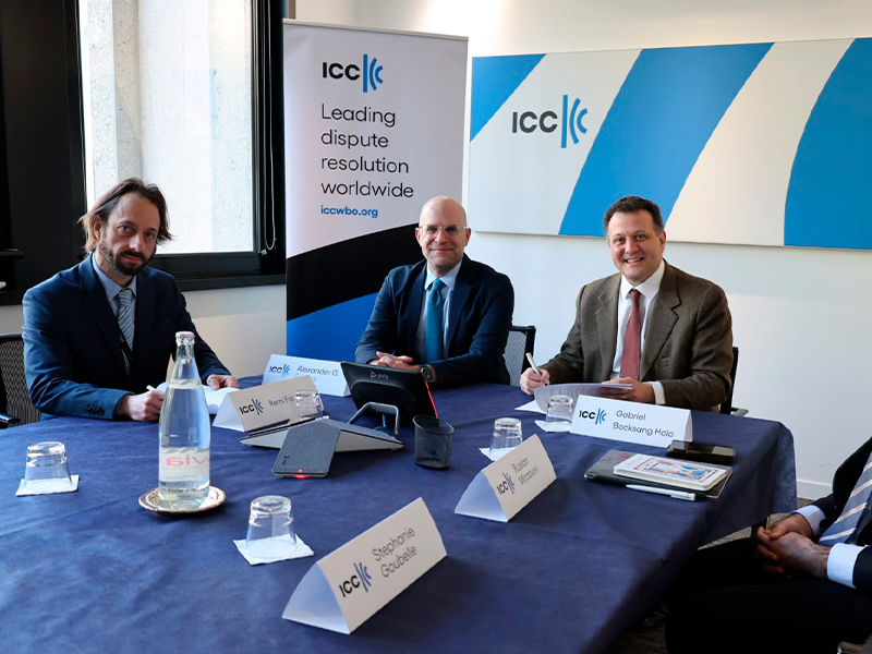 Derecho UC firma en París acuerdo con la International Chamber of Commerce (ICC)