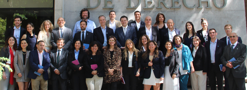 Alumni Derecho UC: decano Bocksang recibe a exalumnos embajadores que colaboraron en el marco de Futuro UC