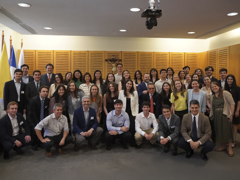 Equipos de estudiantes de Derecho UC fueron reconocidos por sus destacadas participaciones en competencias internacionales y nacionales