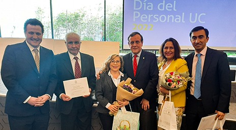 Cuatro funcionarios Derecho UC fueron reconocidos por su trayectoria en el Día del Personal 2022