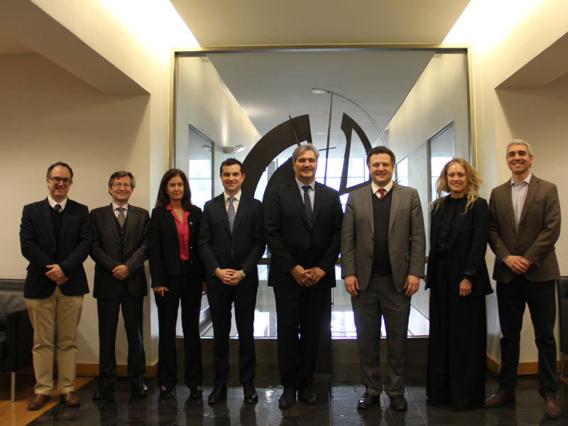 Derecho UC firma convenio de pasantías con la Subsecretaría de Relaciones Económicas Internacionales