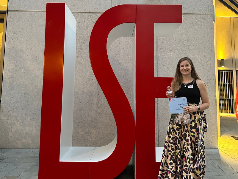 London School of Economics premia a dos exalumnas de Derecho UC por iniciativa de impacto social
