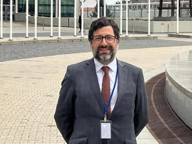 Profesor Goldenberg realizó actividades en Viena y Madrid relacionadas con su investigación Fondecyt