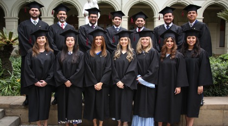 Magíster en Derecho de la Empresa, LLM Internacional, graduó a 14 nuevos alumnos