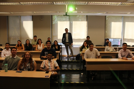 Redes Derecho UC organizó charla sobre programas de postgrado en London School of Economics
