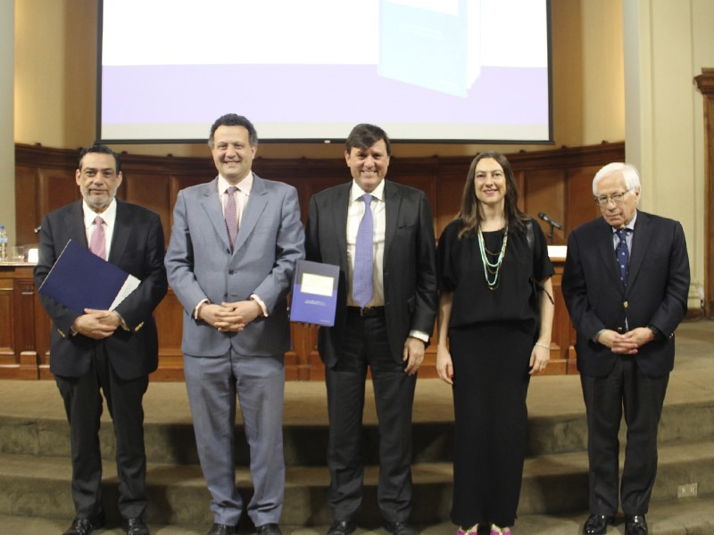 Profesores Enrique Alcalde y Roberto Guerrero presentaron libro La sociedad anónima y la responsabilidad de sus administradores. Tratado teórico y práctico