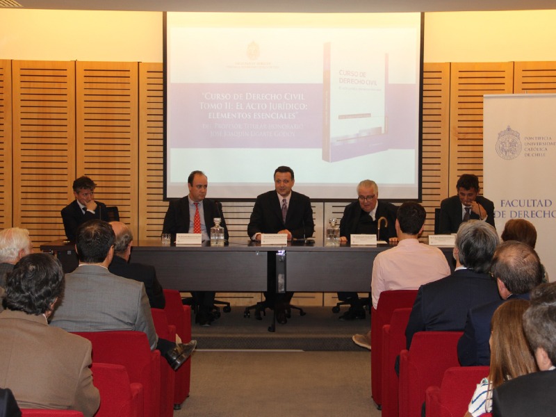 Derecho UC celebró lanzamiento de un nuevo libro del profesor José Joaquín Ugarte
