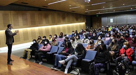 Más de 400 estudiantes de enseñanza media visitaron Derecho UC durante julio