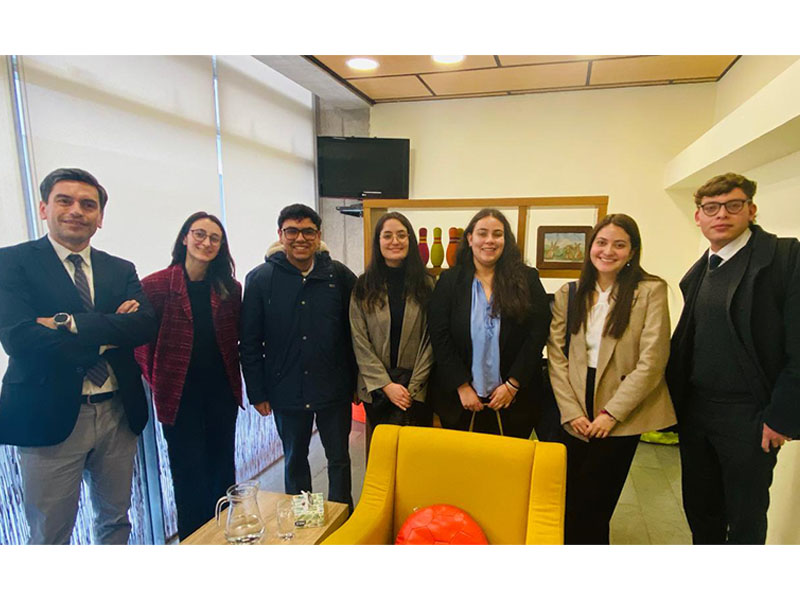 Estudiantes de la Iniciativa Jueces para Chile visitan el 2° Tribunal Oral en lo Penal de Santiago