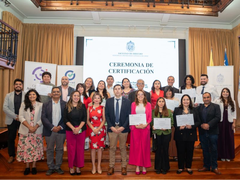 Derecho UC certifica a más de 160 estudiantes en ceremonia de cierre del Programa de Formación en Derecho y Escuelas Sindicales