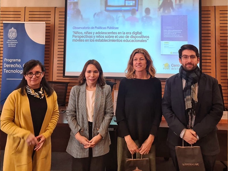 Centro UC de la Familia realizó conversatorio sobre los retos del uso de dispositivos móviles en establecimientos educacionales