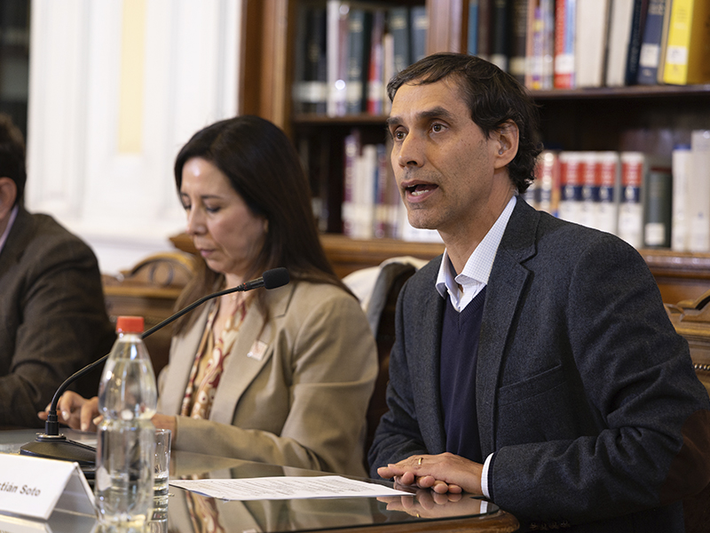 Profesor Sebastián Soto participó en actividad que celebró los 100 años de la Constitución de 1925 en Biblioteca del Congreso Nacional